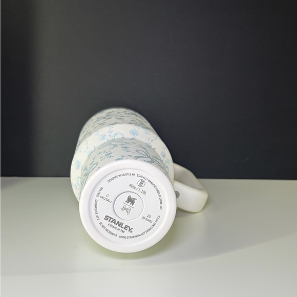 Stanley x LoveShackFancy Coquette Bow Winter Ice 40oz Quencher BNIB - Picture 7 of 9